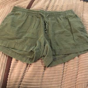 Green linen blend shorts